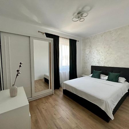 Central Riverfront Apartment บูคาเรสต์ ภายนอก รูปภาพ